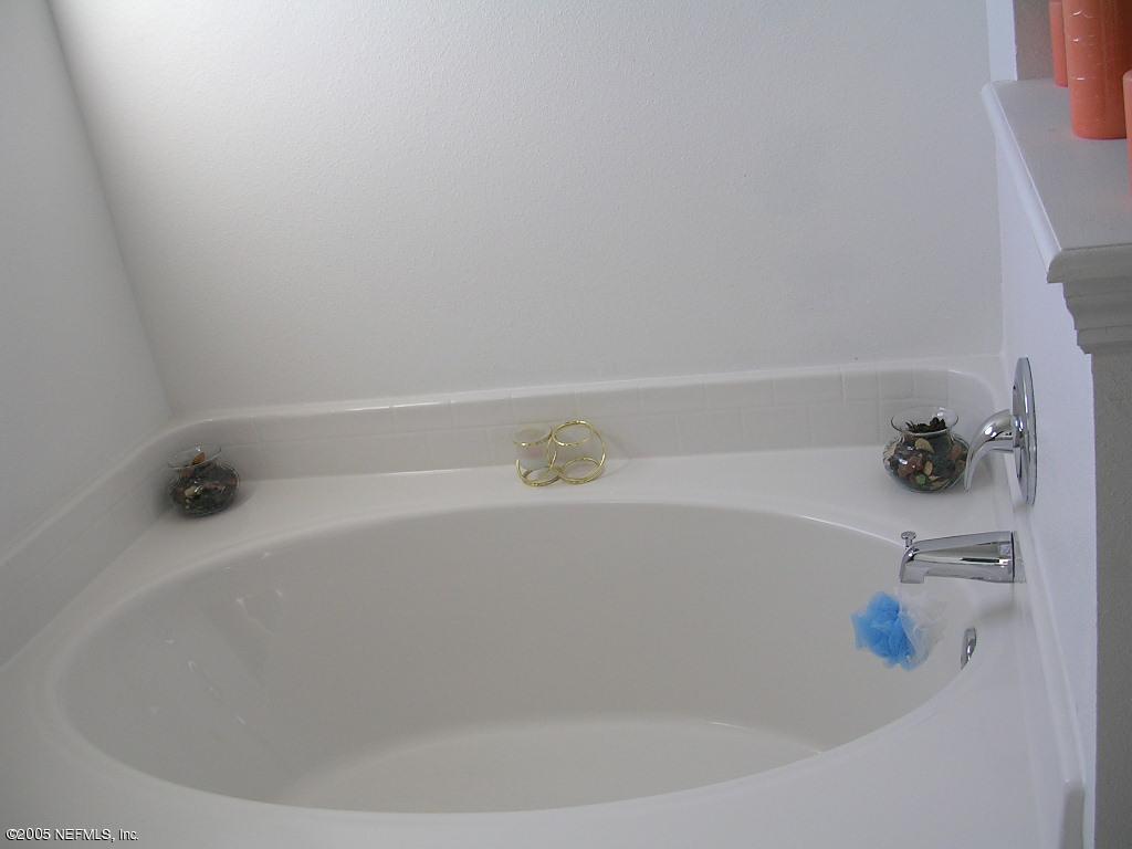 1417 Runes Court Middleburg, FL 32068 - Photo 8 of 10 Garden tub