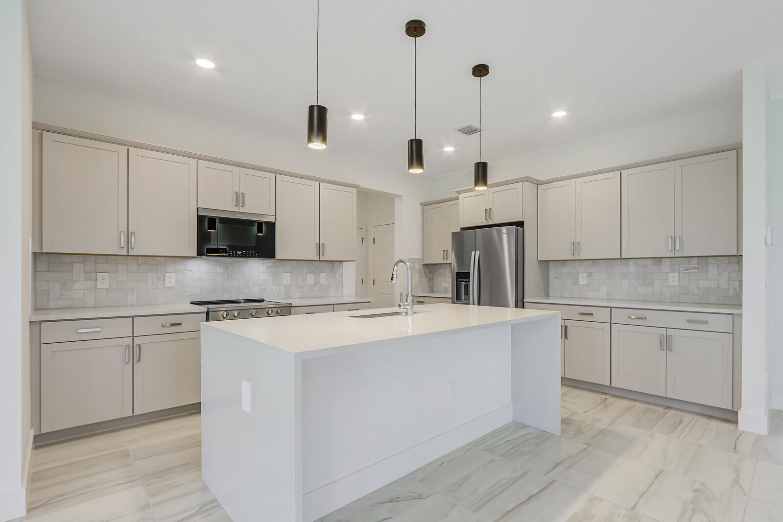 7141 Southeast Park Trace Stuart, FL 34997 - Photo 12 of 46 .