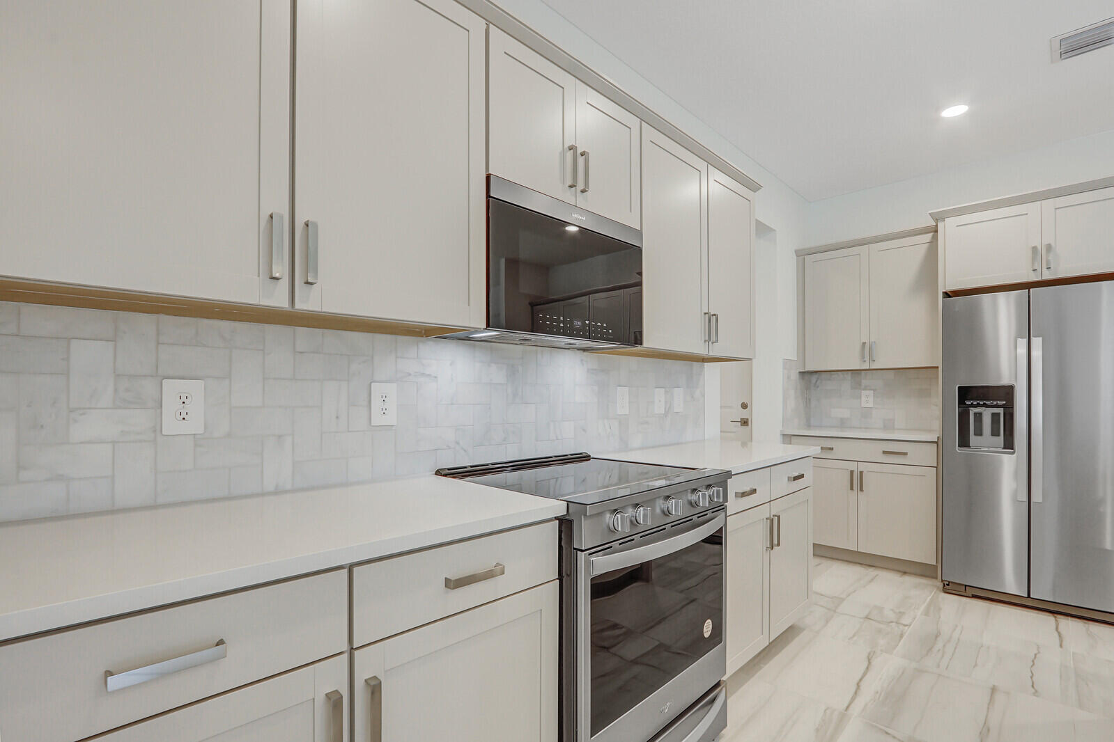 7141 Southeast Park Trace Stuart, FL 34997 - Photo 15 of 46 .