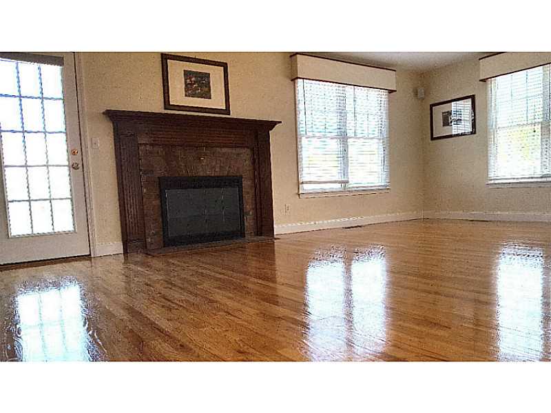8 Prospect Farm Road Portsmouth, RI 02871 - Photo 3 of 24 Living Room.