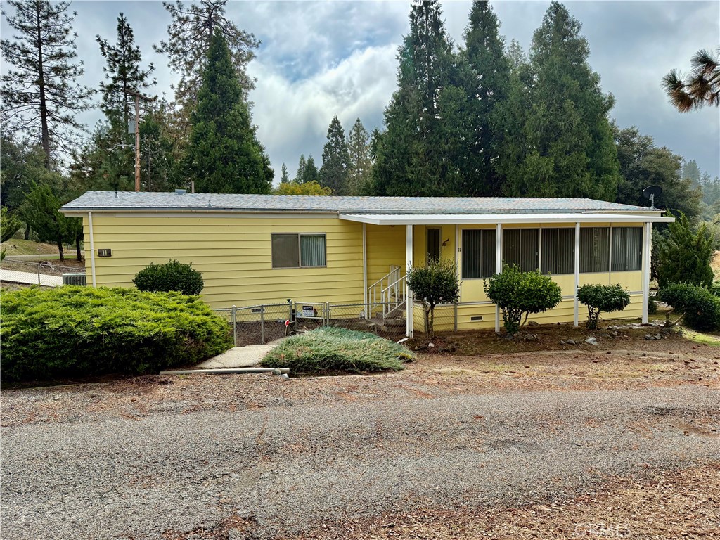 4878 Leonard Road, Unit 11 Mariposa, CA 95338 - Photo 5 of 15 a view of a house with backyard and sitting area