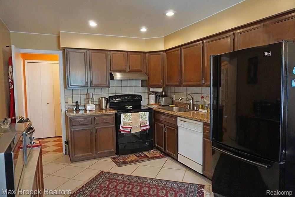 29636 Middlebelt Road Farmington Hills, MI 48334 - Photo 7 of 17