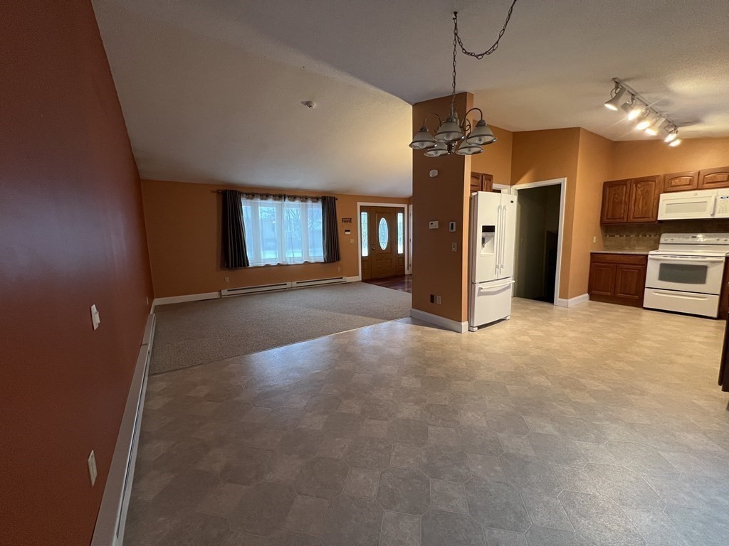 86 Lapa Farm Road Chicopee, MA 01013 - Photo 9 of 32 Gallery Image 9