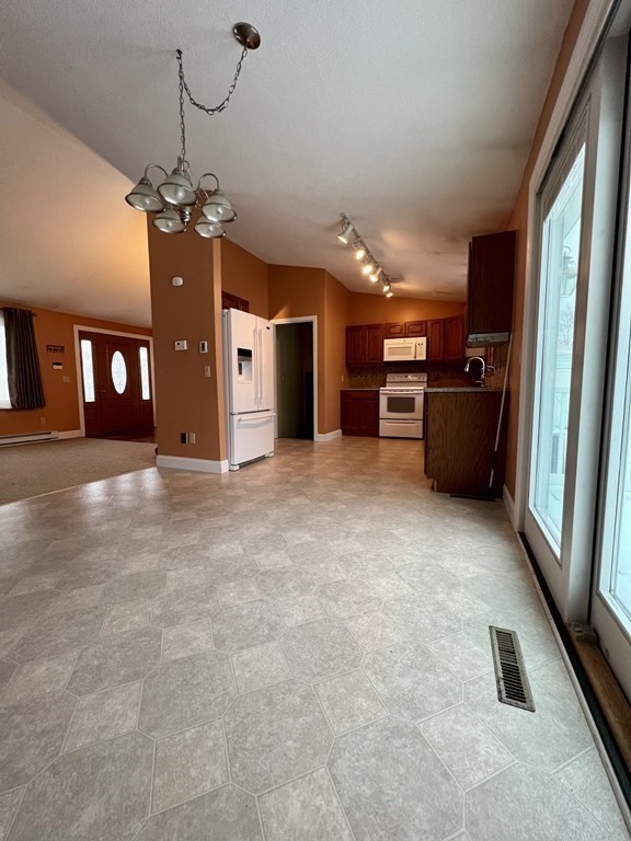 86 Lapa Farm Road Chicopee, MA 01013 - Photo 10 of 32 Gallery Image 10