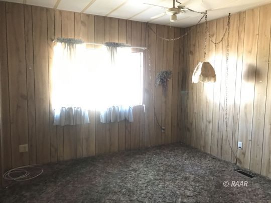 5690 South Kelso Valley Road Weldon, CA 93283 - Photo 10 of 17 a view of empty room with window