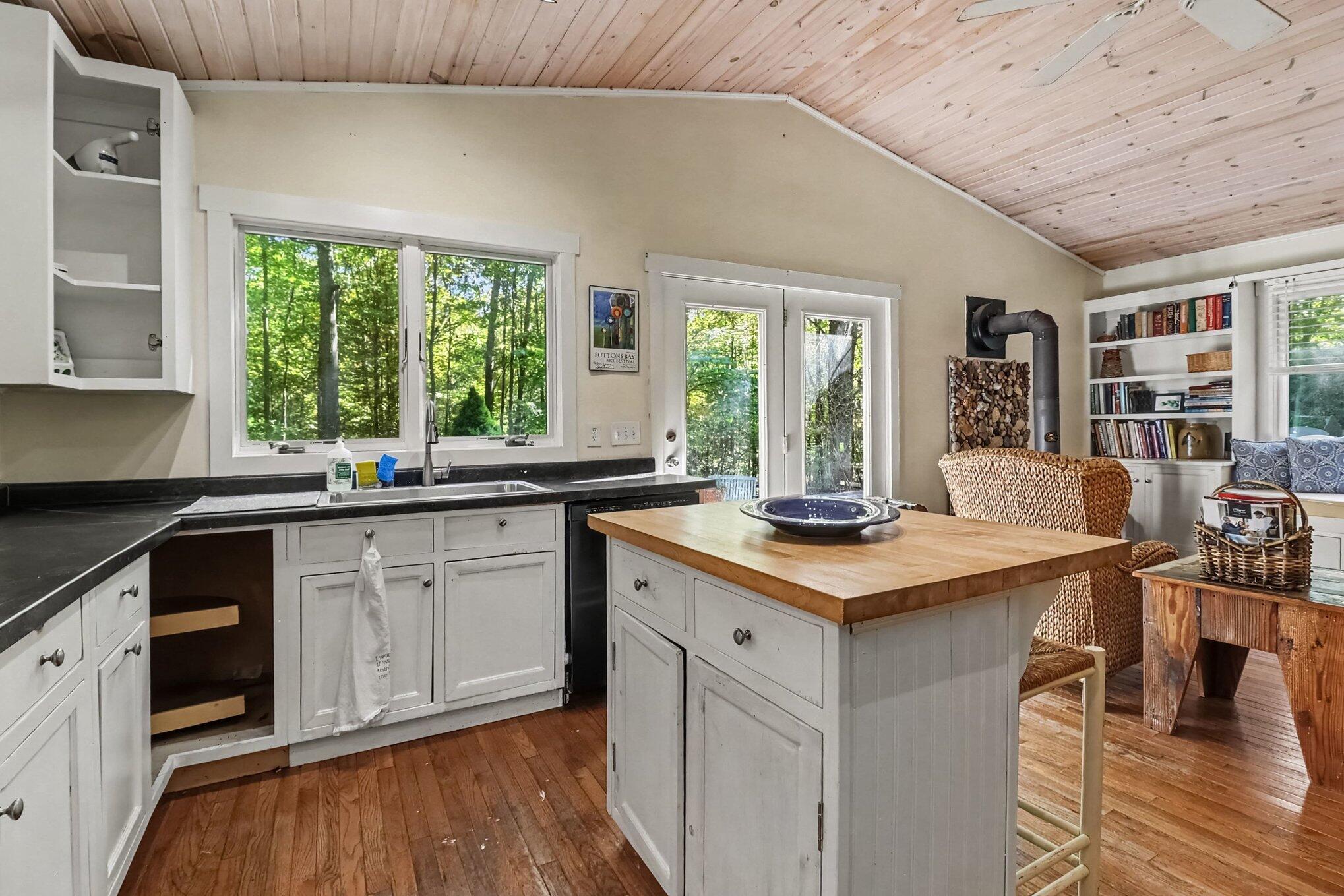 6610 Middleton Road Ludington, MI 49431 - Photo 12 of 31 Kitchen
