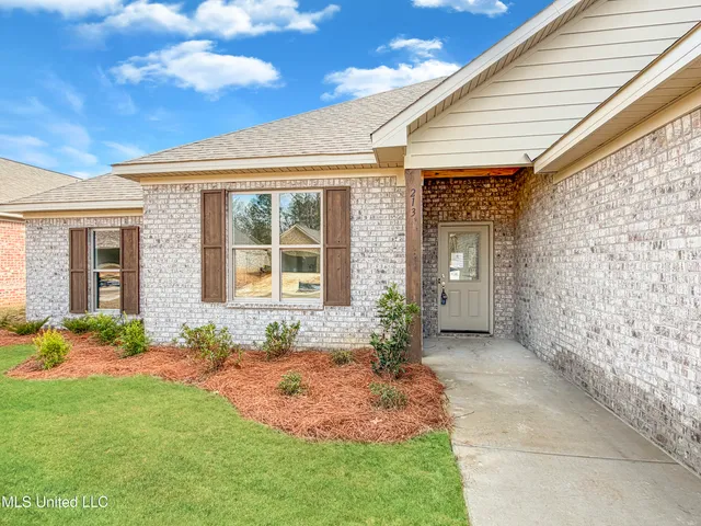 $312,280 | 213 Anderson Oaks Drive, Pearl, MS 39208