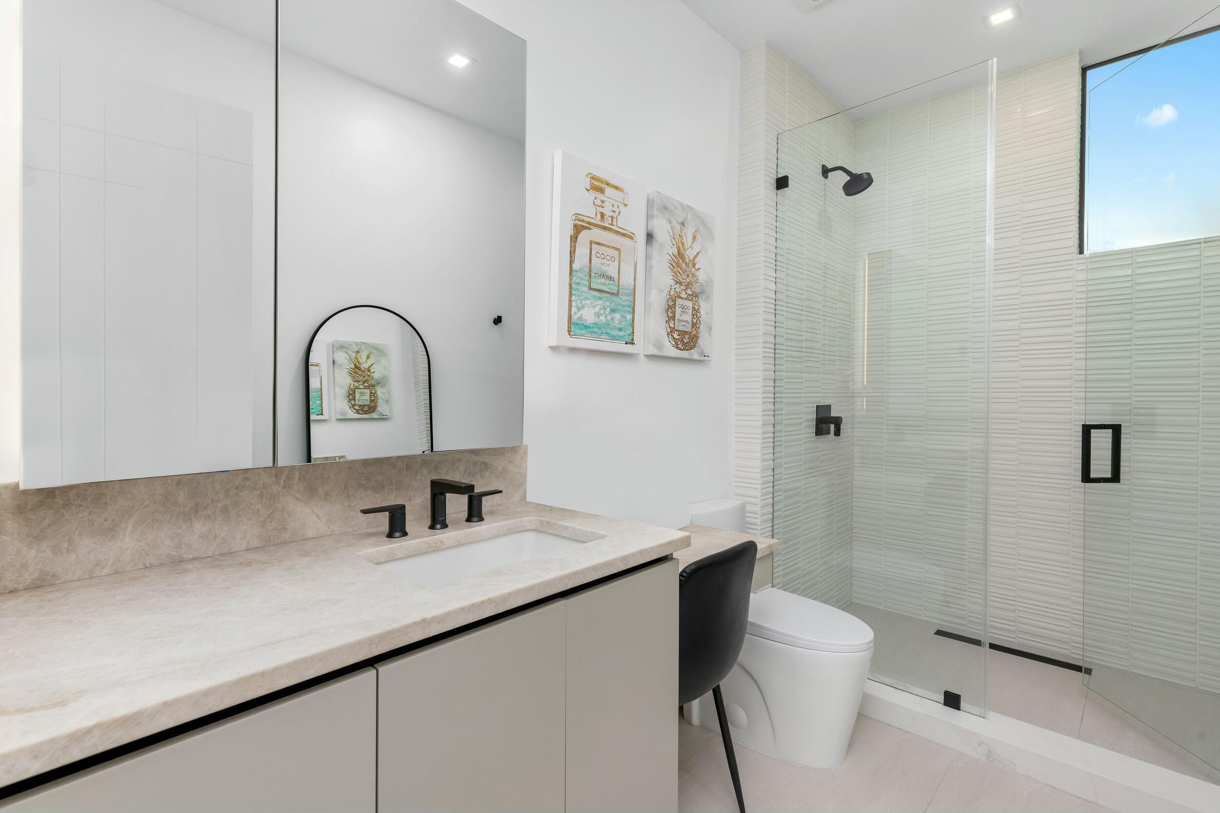 772 Glouchester Street Boca Raton, FL 33487 - Photo 63 of 85 Guest bathroom