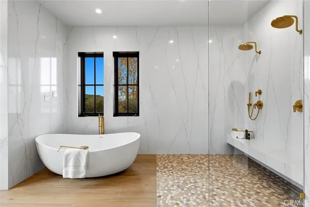 a view of entryway front of a house