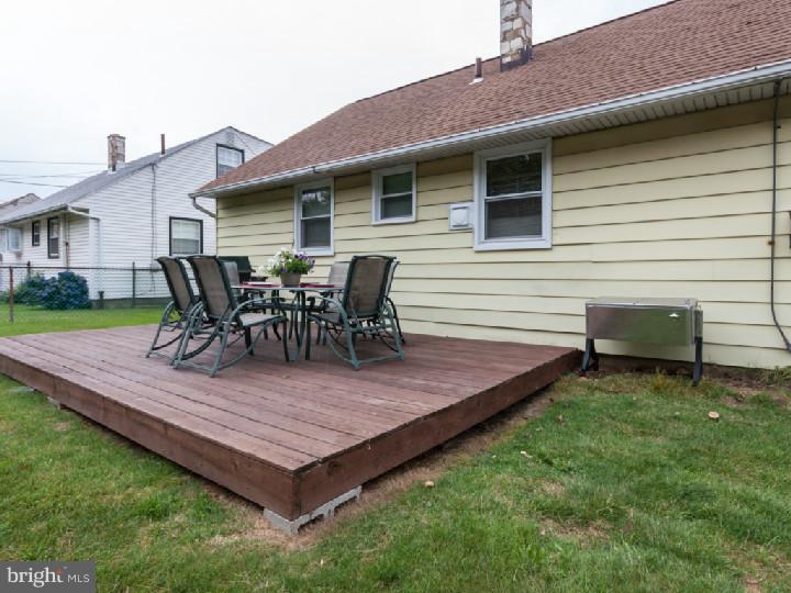 9425 Academy Road Philadelphia, PA 19114 - Photo 22 of 24 Deck
