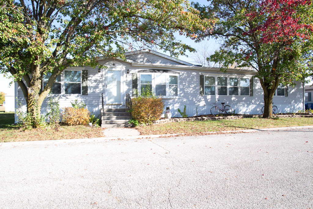 415 Autumn Oaks Road Chenoa, IL 61726 - Photo 2 of 18 Gallery Image 2