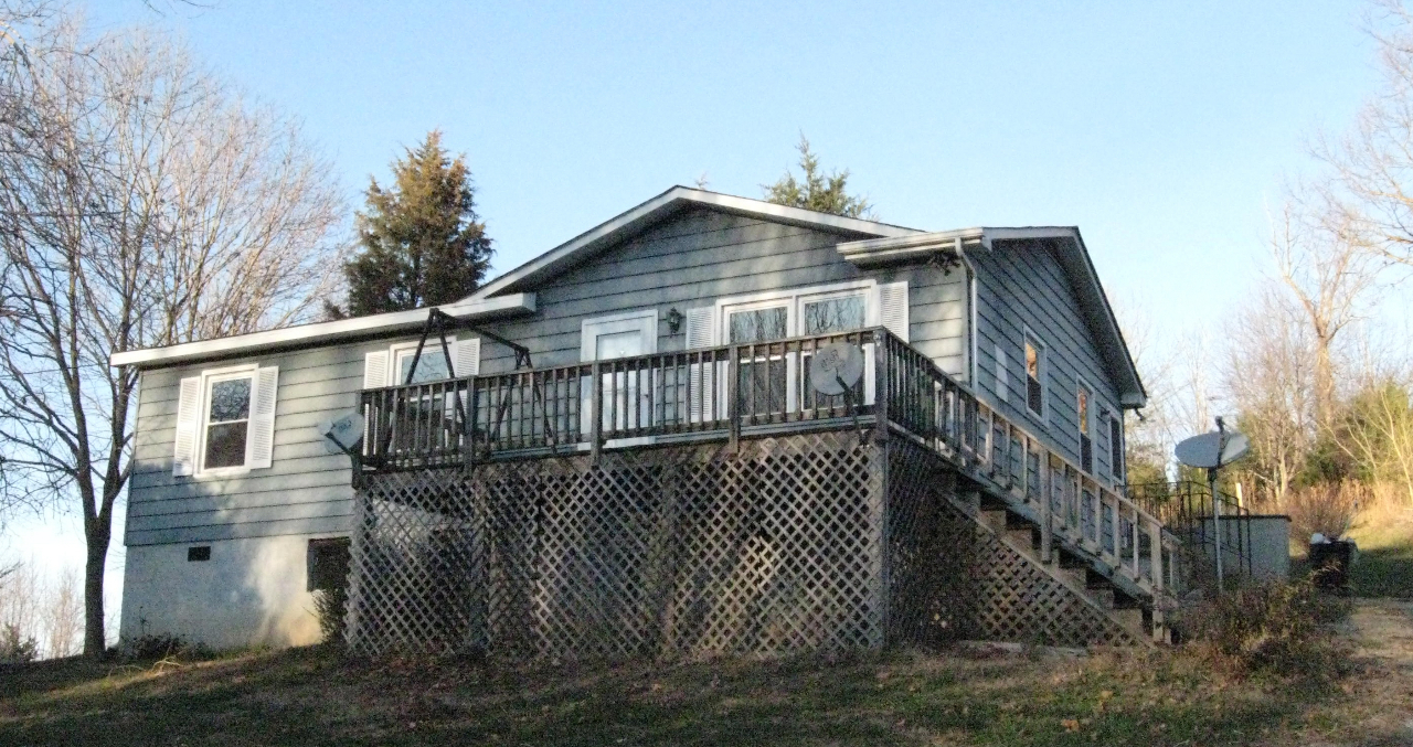 575 Arch Mill Road Buchanan, VA 24066 - Photo 3 of 11 IMG_4144