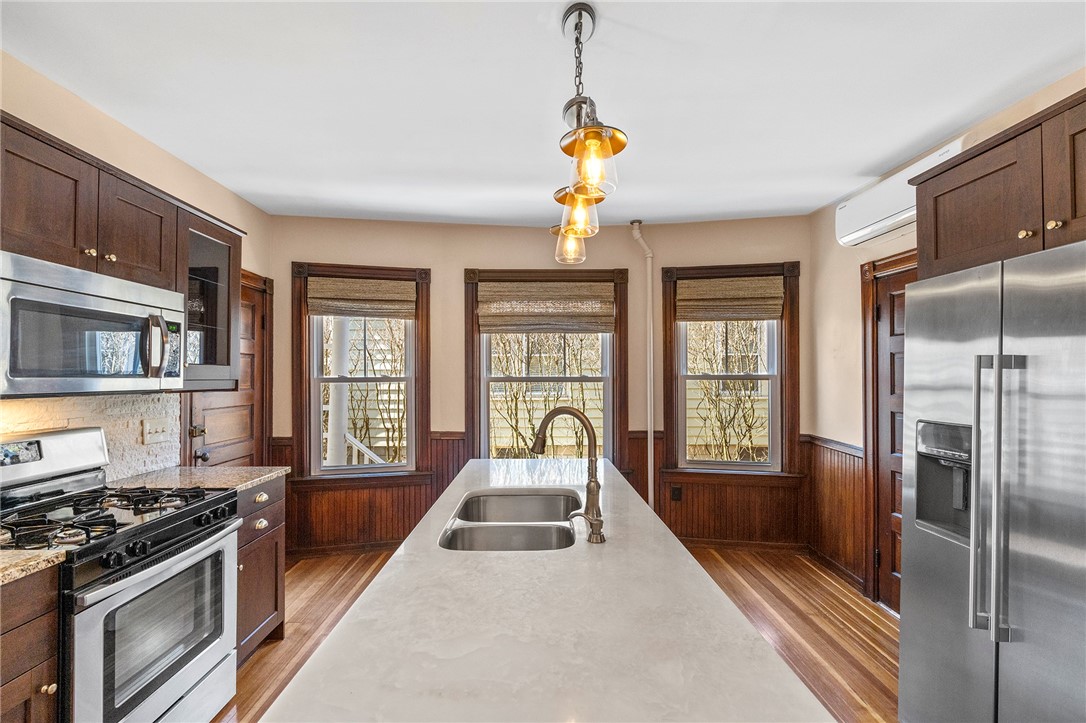 129 10th Street, Unit 1 Providence, RI 02906 - Photo 2 of 35