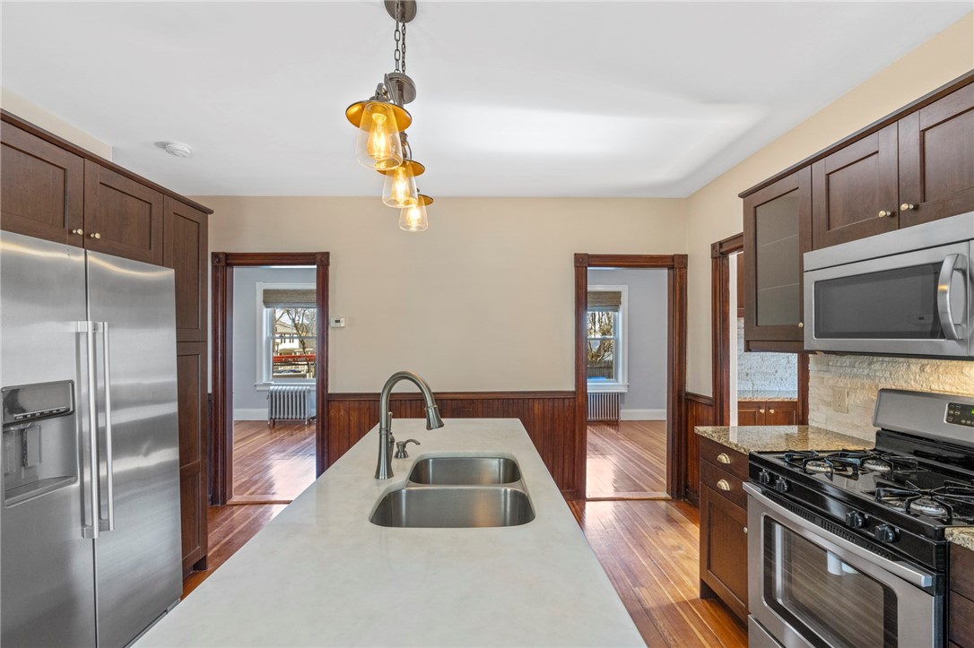 129 10th Street, Unit 1 Providence, RI 02906 - Photo 5 of 35