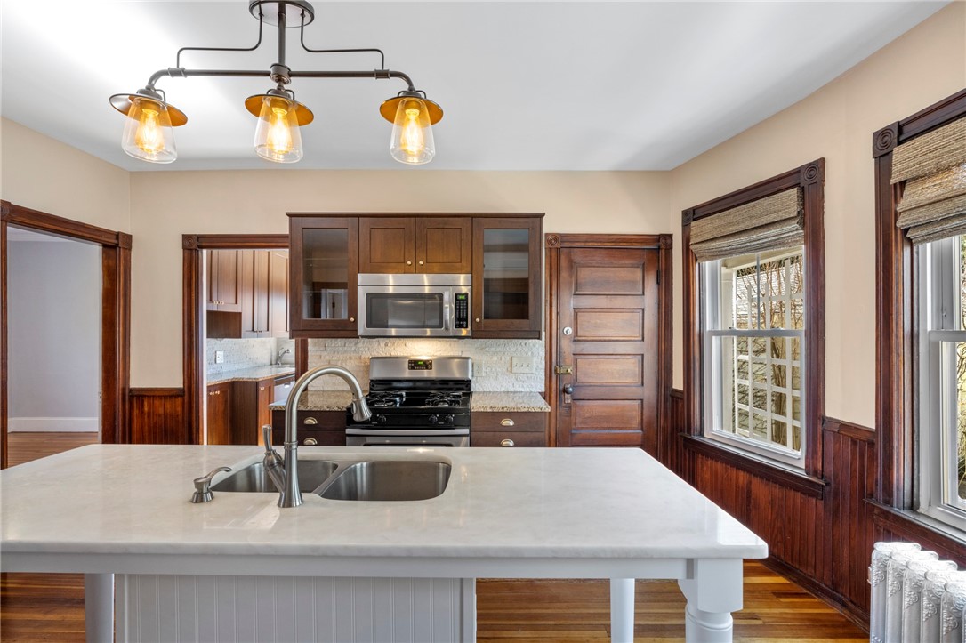 129 10th Street, Unit 1 Providence, RI 02906 - Photo 6 of 35