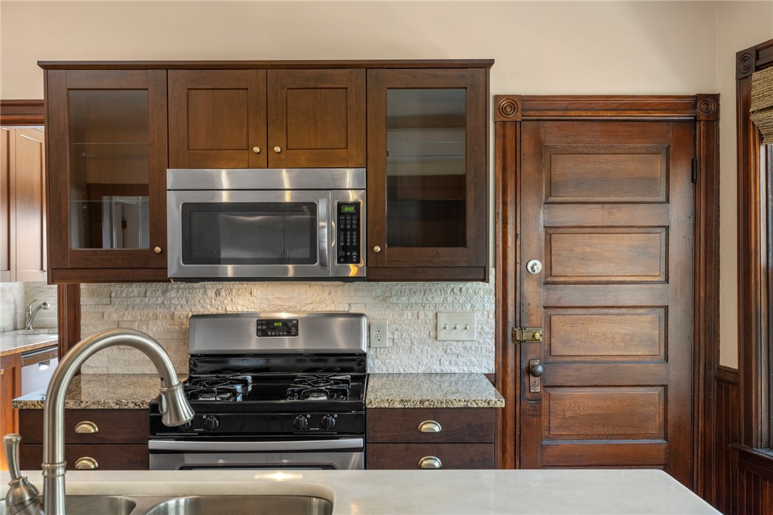 129 10th Street, Unit 1 Providence, RI 02906 - Photo 7 of 35