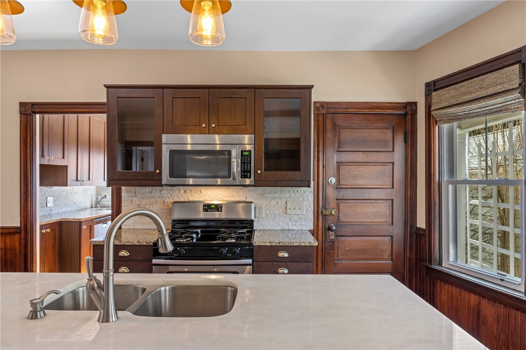 129 10th Street, Unit 1 Providence, RI 02906 - Photo 8 of 35