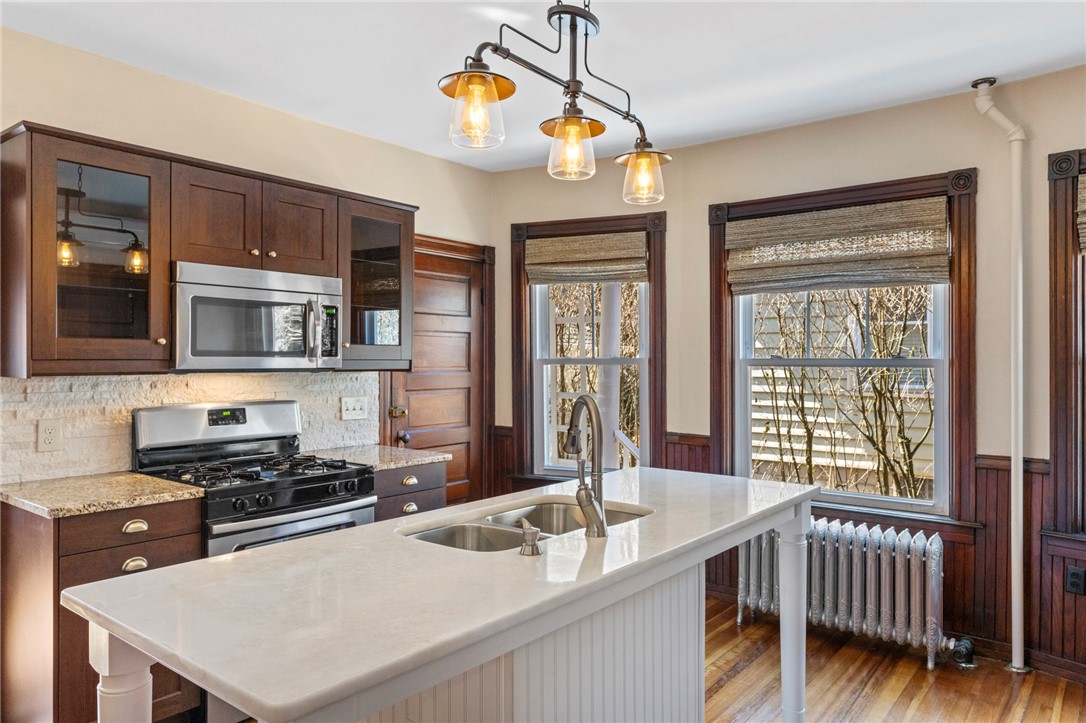 129 10th Street, Unit 1 Providence, RI 02906 - Photo 9 of 35