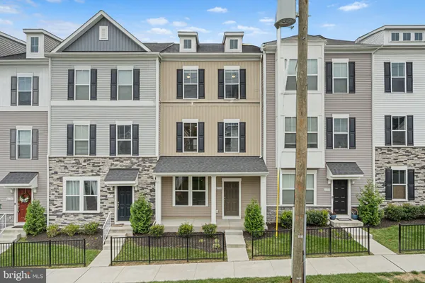 $720,000 | 43733 Hay Road, Ashburn, VA 20147