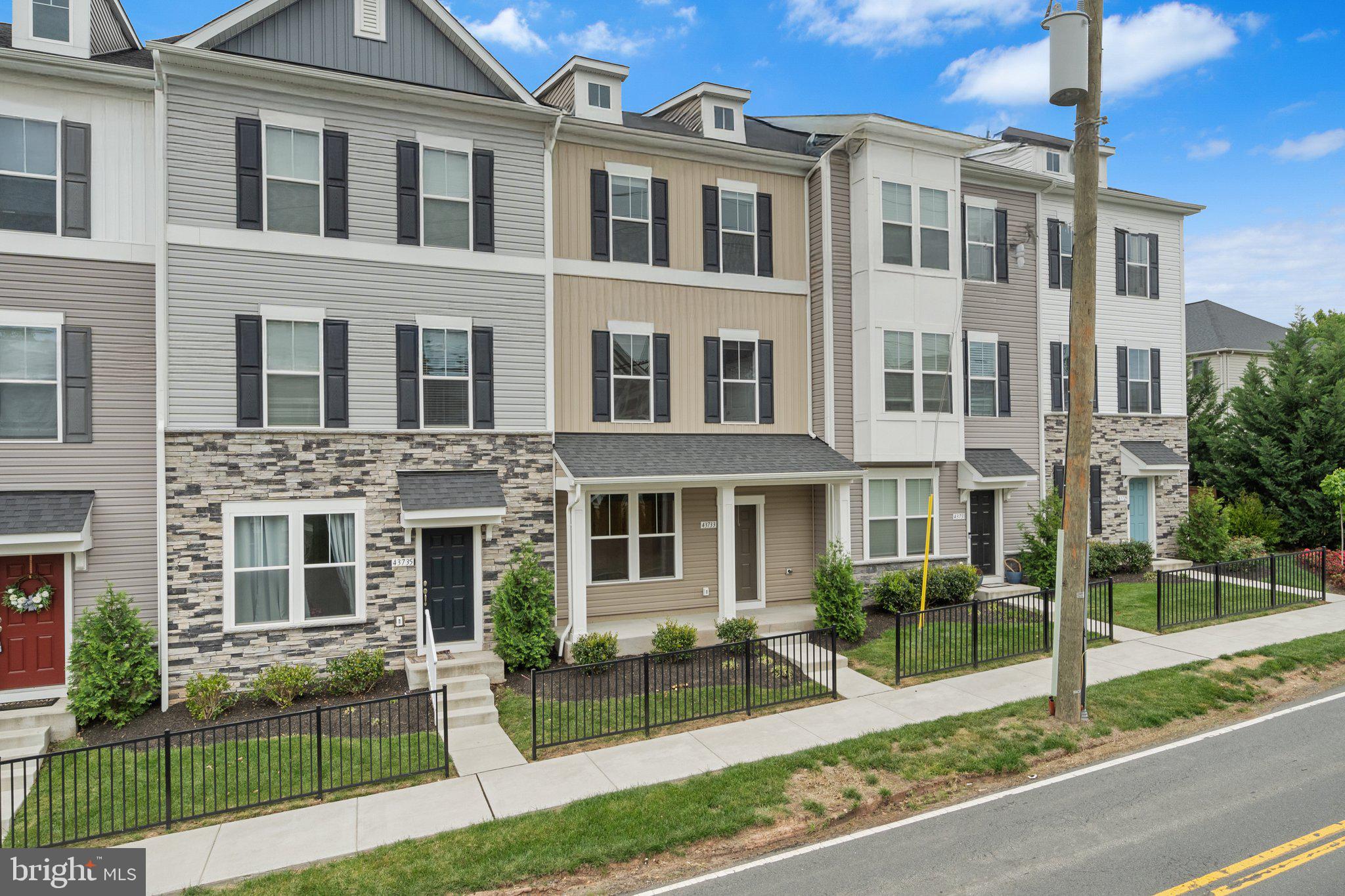 43733 Hay Road Ashburn, VA 20147 - Photo 2 of 35
