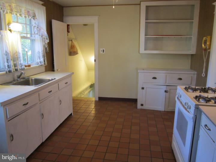224 Dutton Mill Road Brookhaven, PA 19015 - Photo 8 of 19 Kitchen