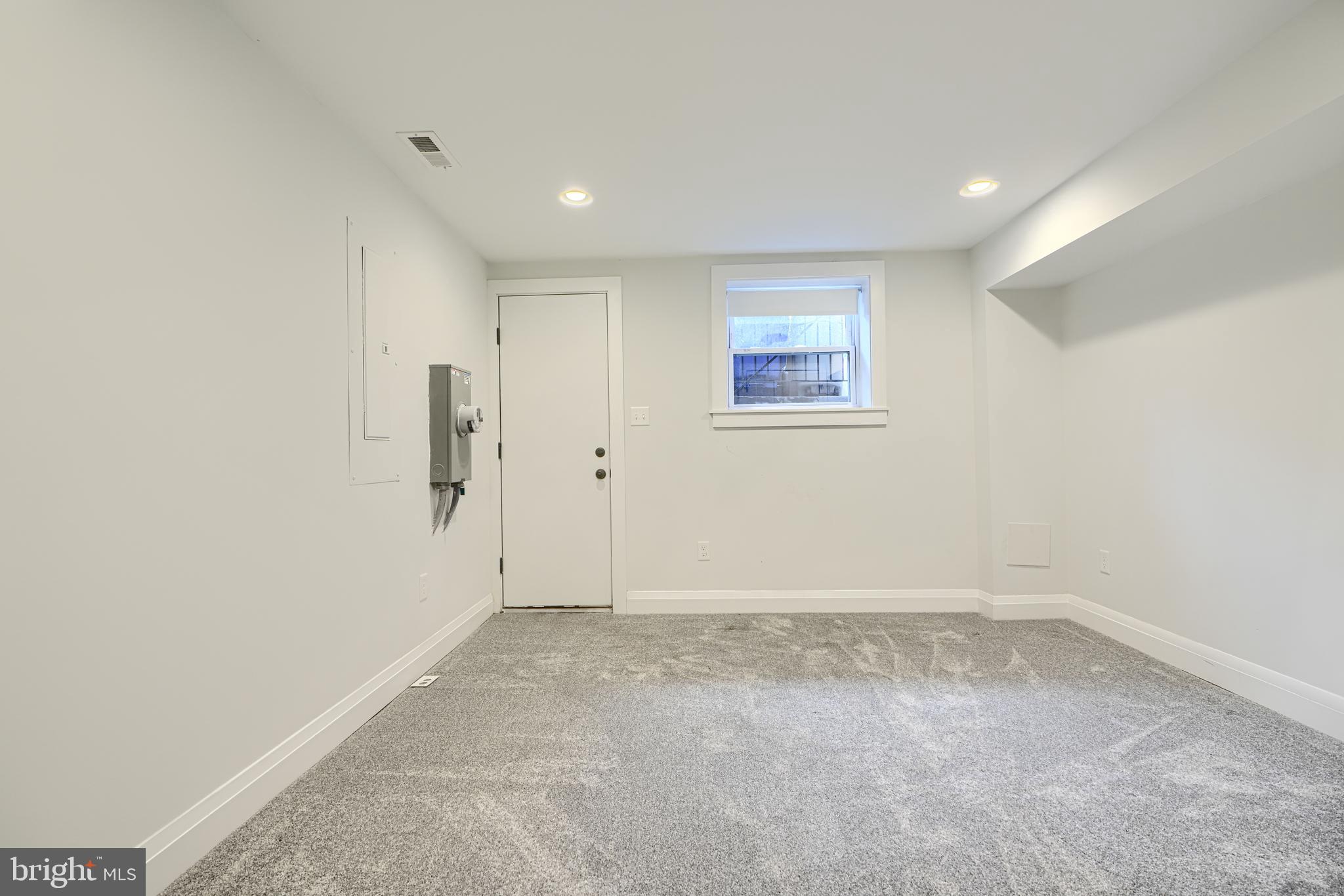 602 South Potomac Street Baltimore, MD 21224 - Photo 18 of 27