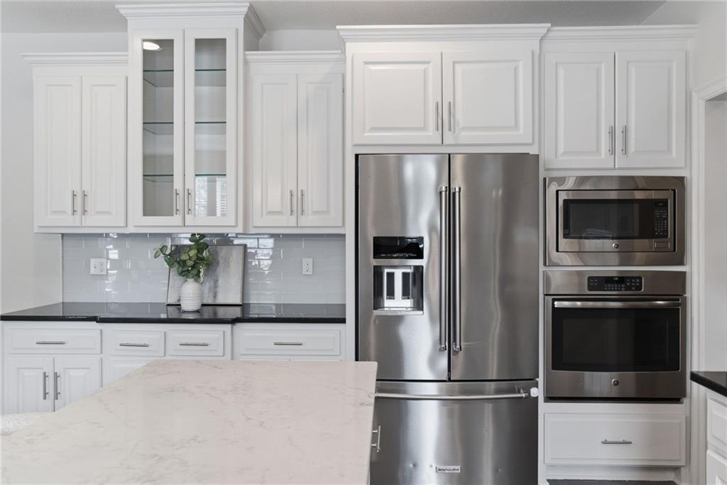 17354 South Legler Road Olathe, KS 66062 - Photo 9 of 44