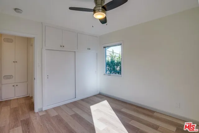 a view of empty room with window