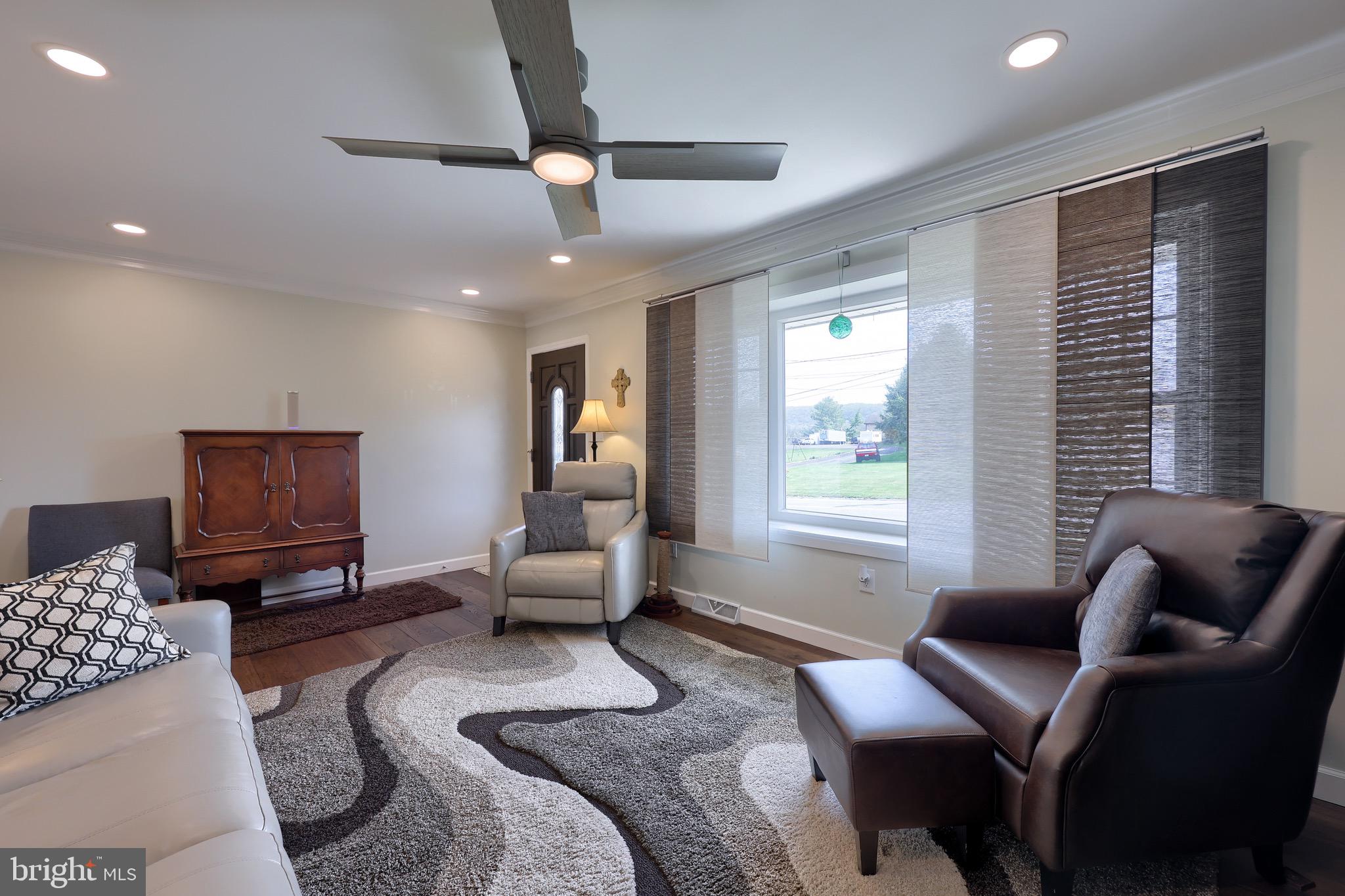 524 West Trout Run Road Ephrata, PA 17522 - Photo 4 of 59 Living Room
