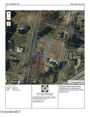 a black and white photo of a mirror