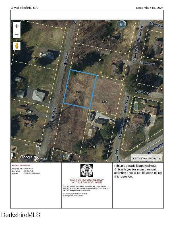 a black and white photo of a mirror