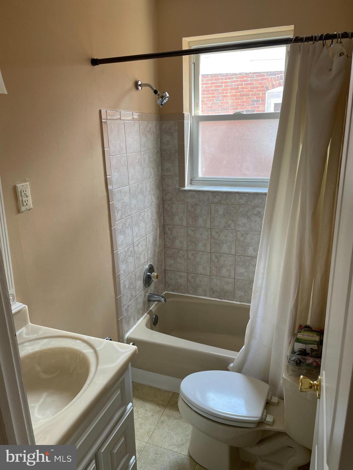 319 Middleton Street Riverside, NJ 08075 - Photo 20 of 26 Upstairs Full Bath