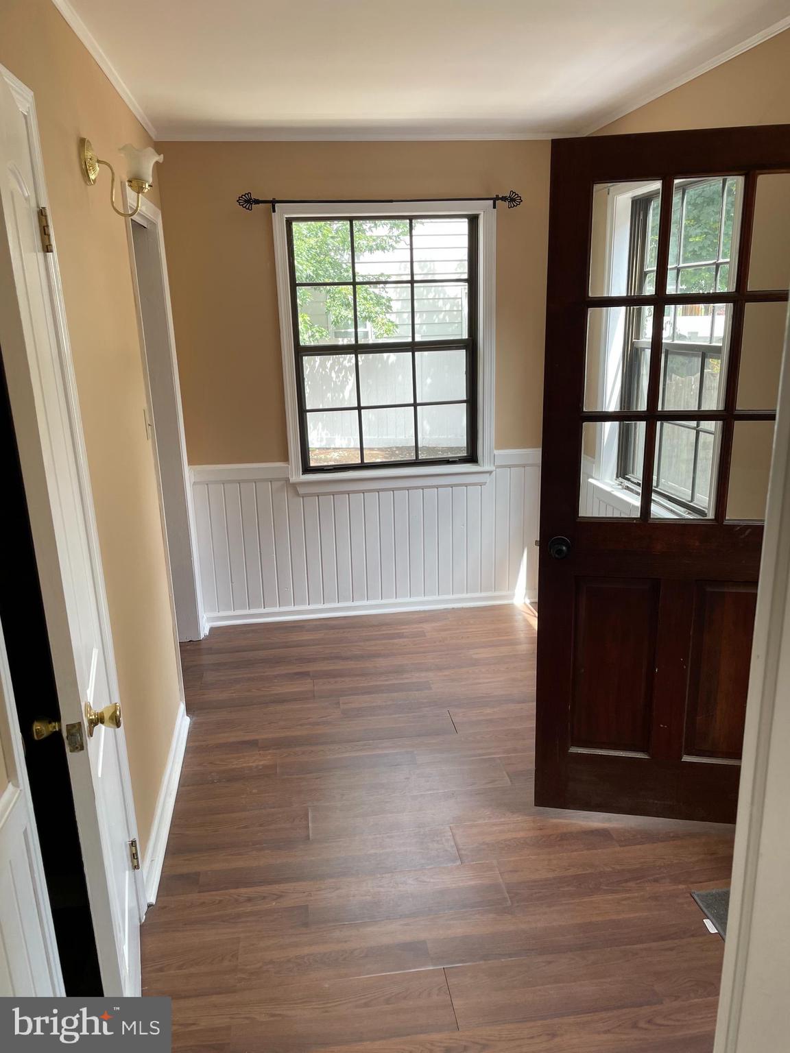 319 Middleton Street Riverside, NJ 08075 - Photo 5 of 26 Front inside porch