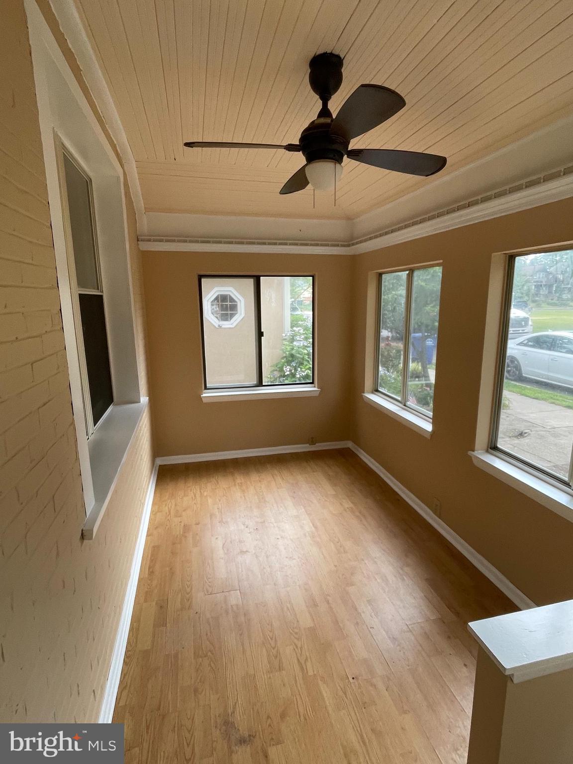 319 Middleton Street Riverside, NJ 08075 - Photo 6 of 26 Front Inside Porch