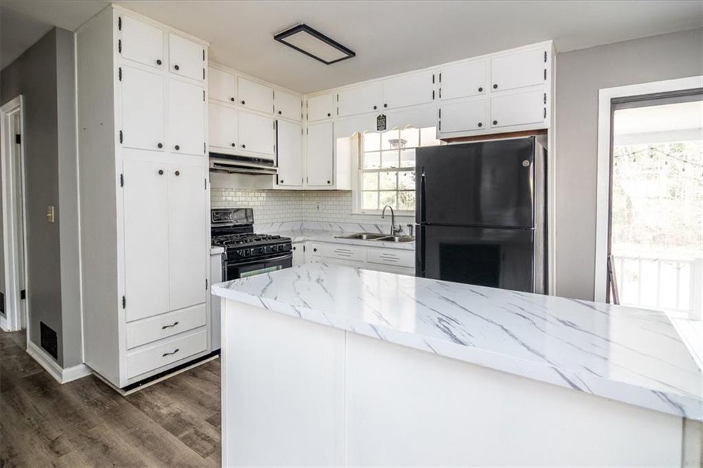 3541 Pinehill Circle Acworth, GA 30101 - Photo 4 of 28