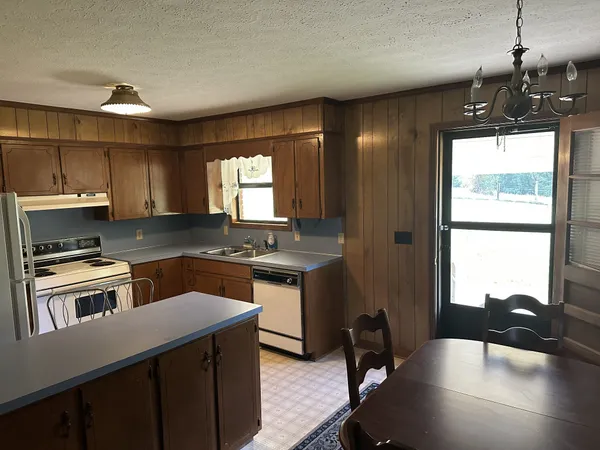 $279,900 | 552 Pea Ridge Road, Chestnut Mound, TN 38552