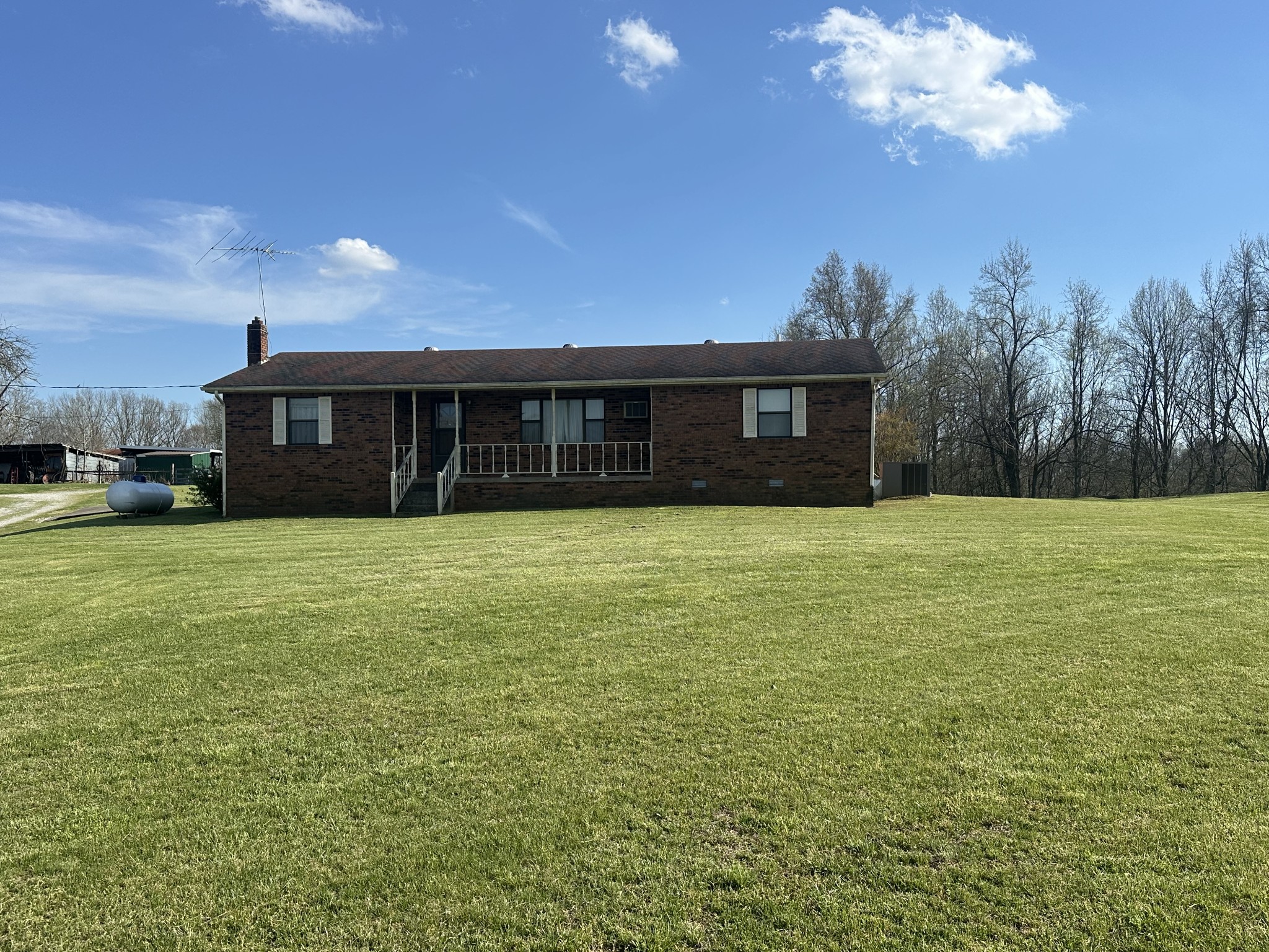 552 Pea Ridge Road Chestnut Mound, TN 38552 - Photo 2 of 31