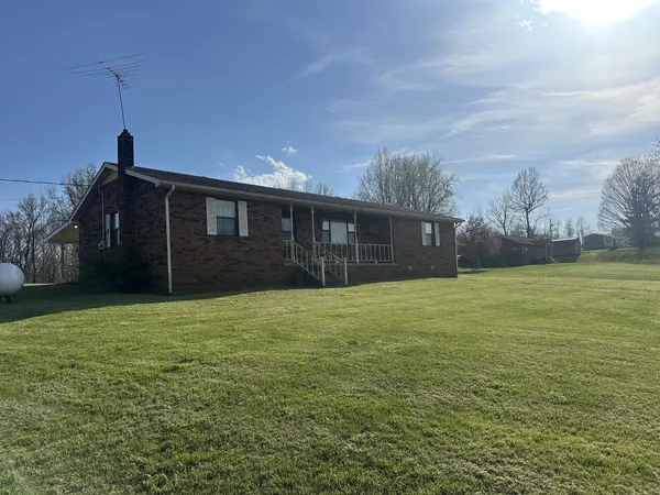 $279,900 | 552 Pea Ridge Road, Chestnut Mound, TN 38552