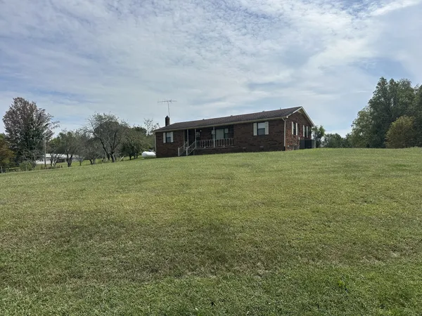 $279,900 | 552 Pea Ridge Road, Chestnut Mound, TN 38552