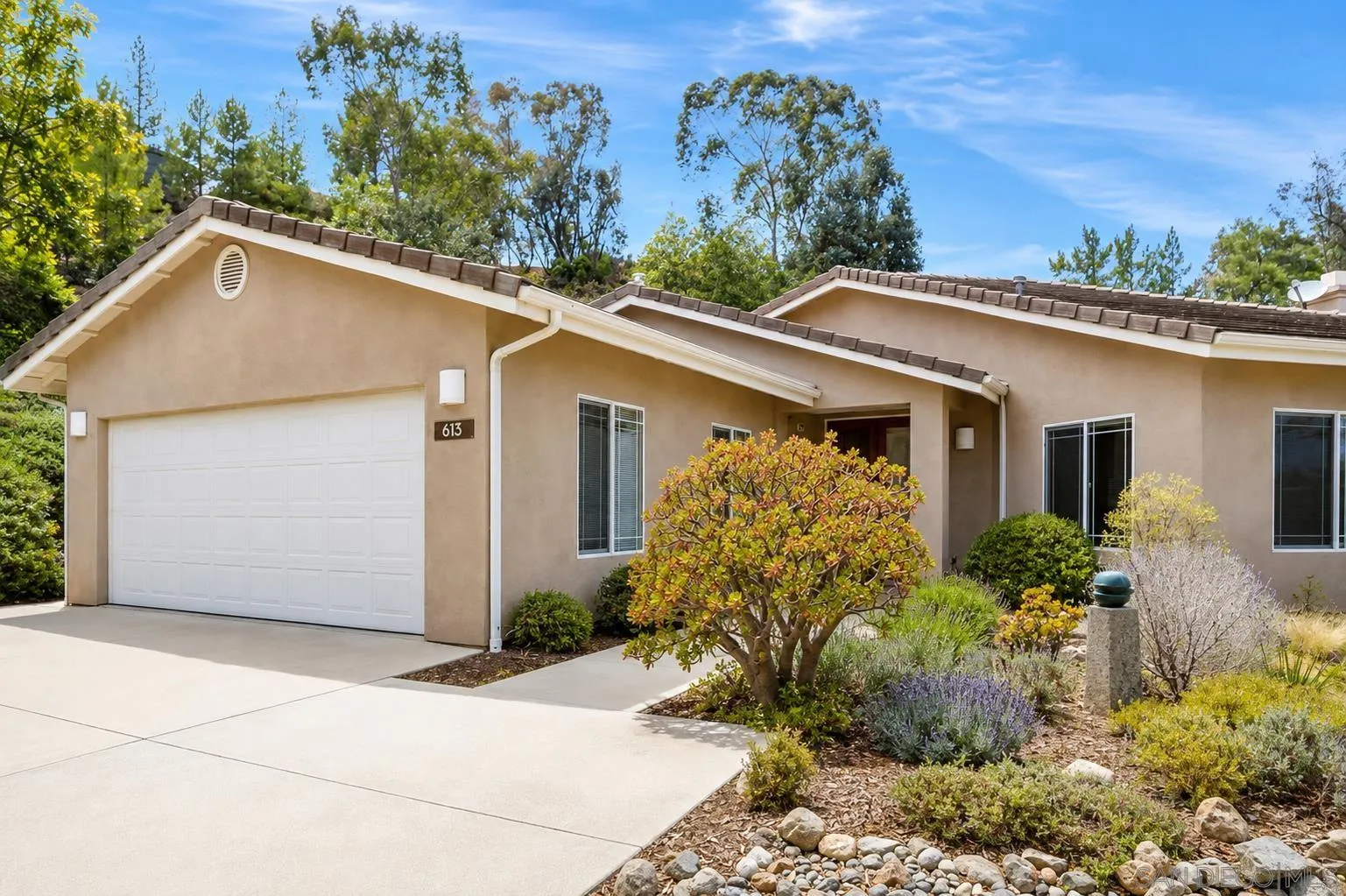613 Carnation Lane Fallbrook, CA 92028 - Photo 2 of 26 Gallery Image 2
