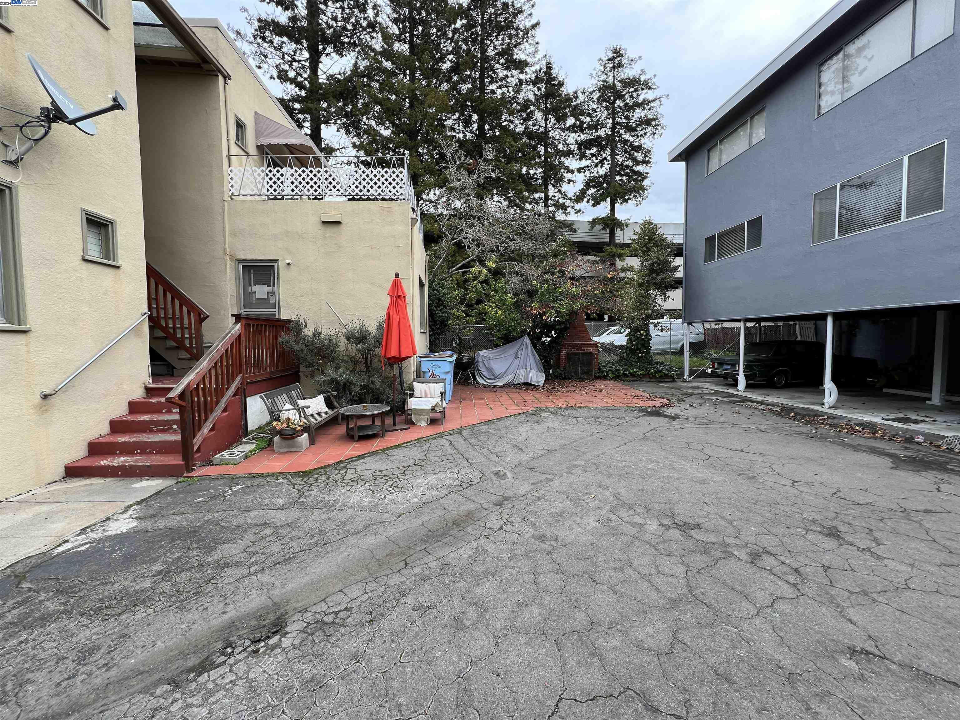 2418 Ashby Avenue, Unit B Berkeley, CA 94705 - Photo 4 of 17 a view of a house with a snow on the road