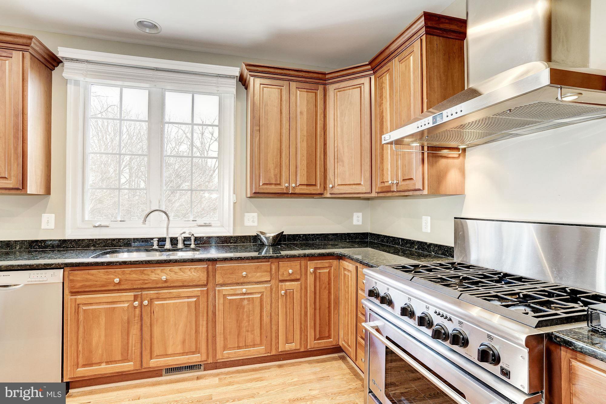 1829 Kirby Road McLean, VA 22101 - Photo 10 of 30 6 BURNER GAS STOVE