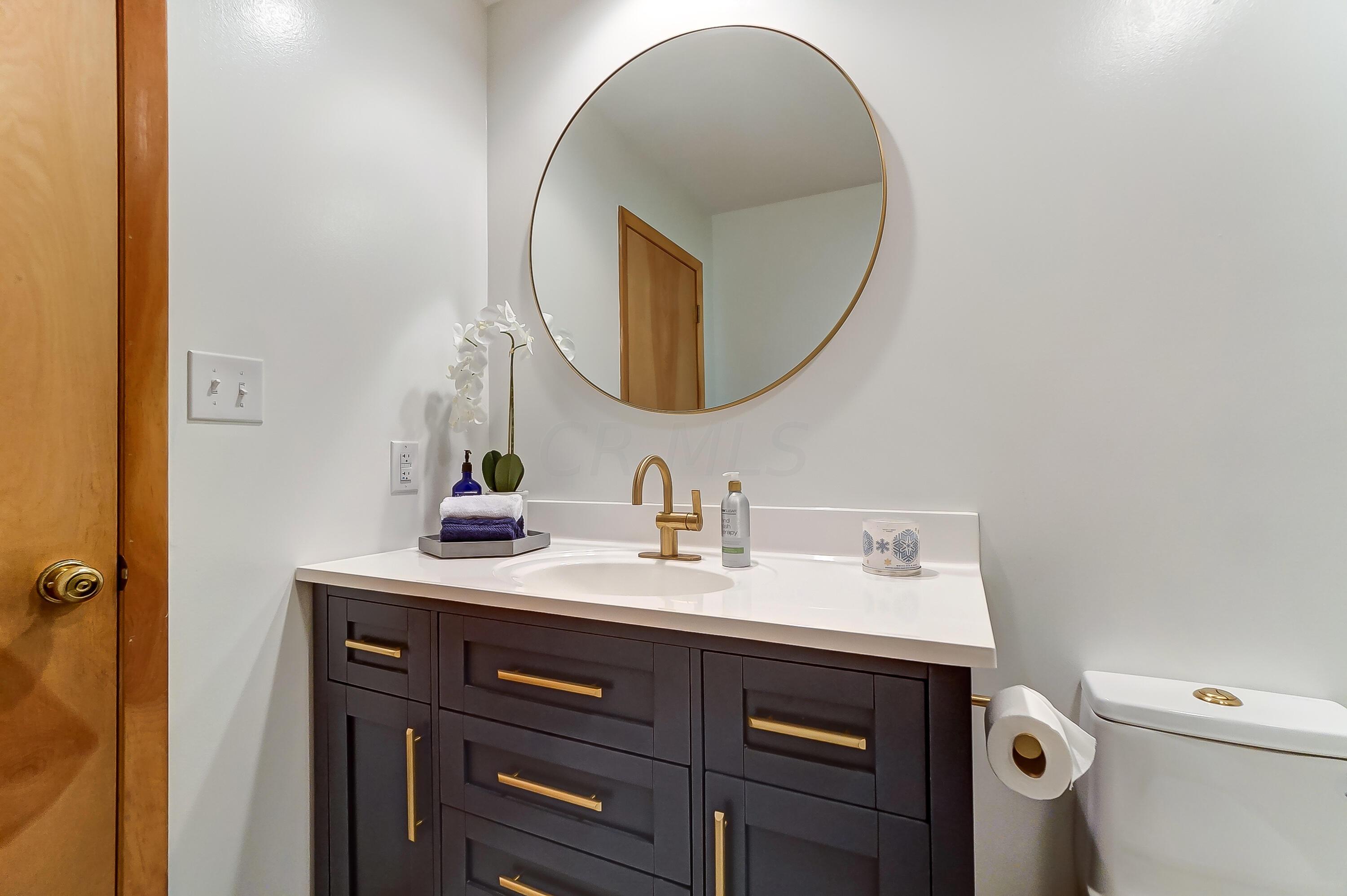5191 Plantation Road Sunbury, OH 43074 - Photo 30 of 86 Full Hall Bath Vanity