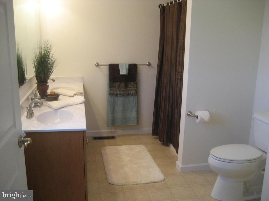 440 Edinburgh Road Middletown, PA 17057 - Photo 8 of 12 Gallery Image 8