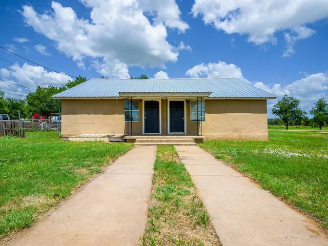 $115,000 | 1004 Avon Avenue, Llano, TX 78643