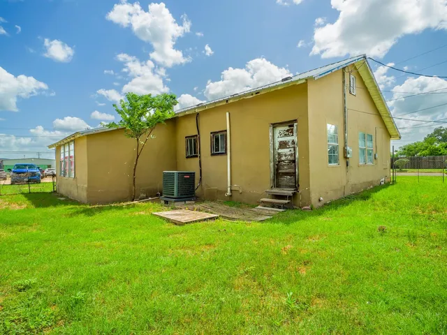 $115,000 | 1004 Avon Avenue, Llano, TX 78643