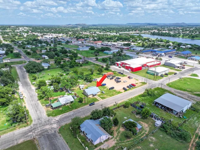 $115,000 | 1004 Avon Avenue, Llano, TX 78643