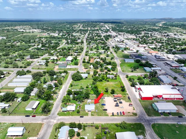 $115,000 | 1004 Avon Avenue, Llano, TX 78643