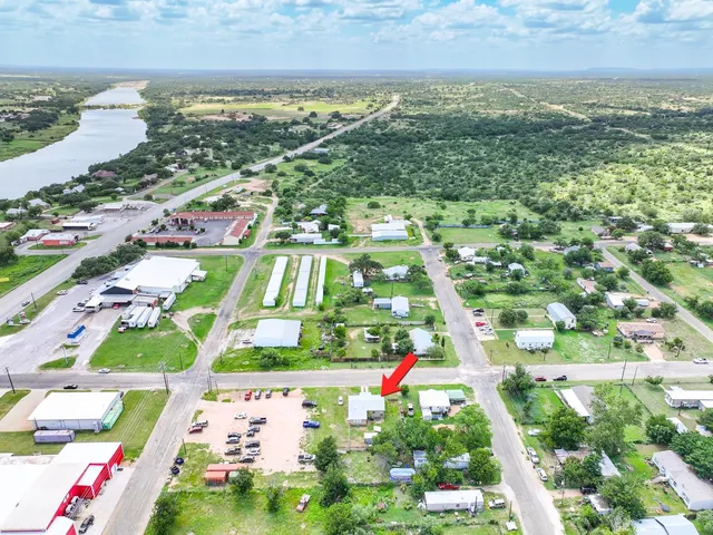 $115,000 | 1004 Avon Avenue, Llano, TX 78643