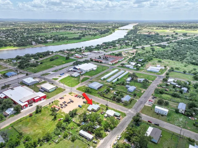 $115,000 | 1004 Avon Avenue, Llano, TX 78643